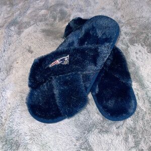Patriots Open Toe Criss-Cross Slippers Size Medium